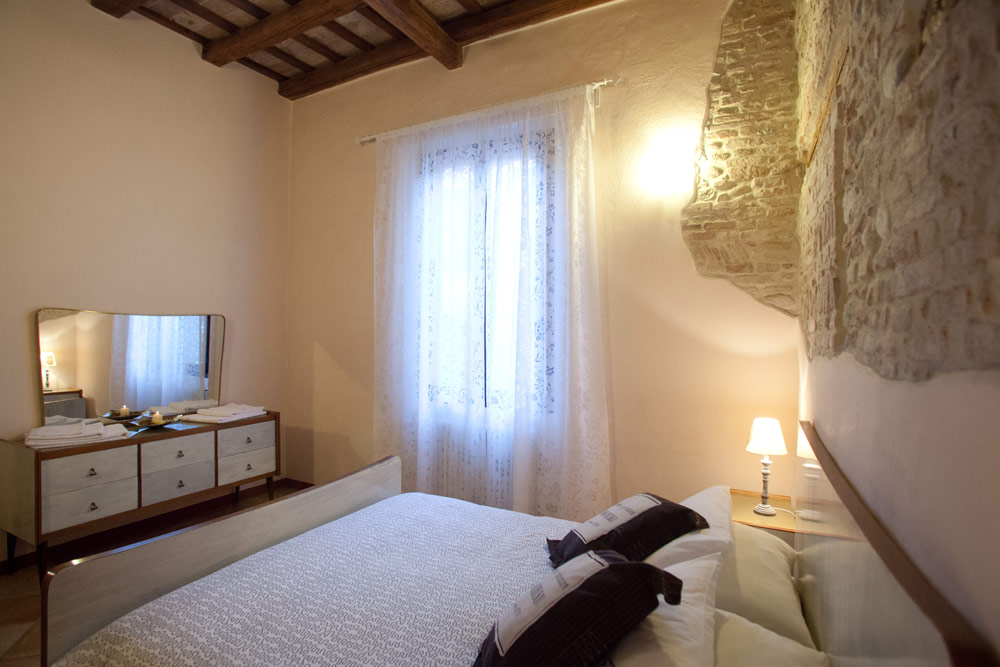 Relais Corte dei Turchi Longiano-Emilia Romagna-camera da letto-bed and breakfast