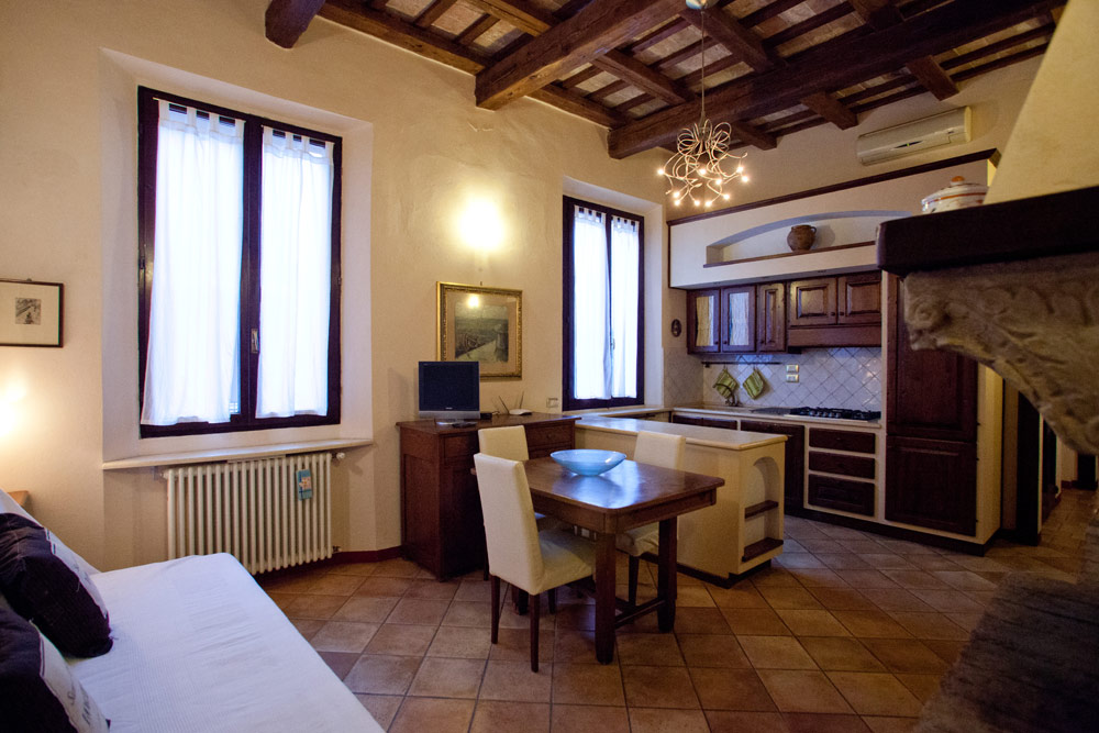 Relais Corte dei Turchi Longiano-Emilia Romagna-camino-appartamento