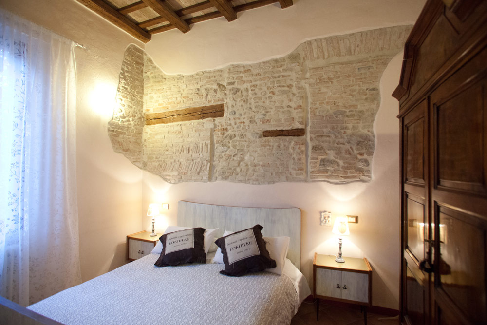 Relais Corte dei Turchi Longiano-Emilia Romagna-camera da letto-bed and breakfast